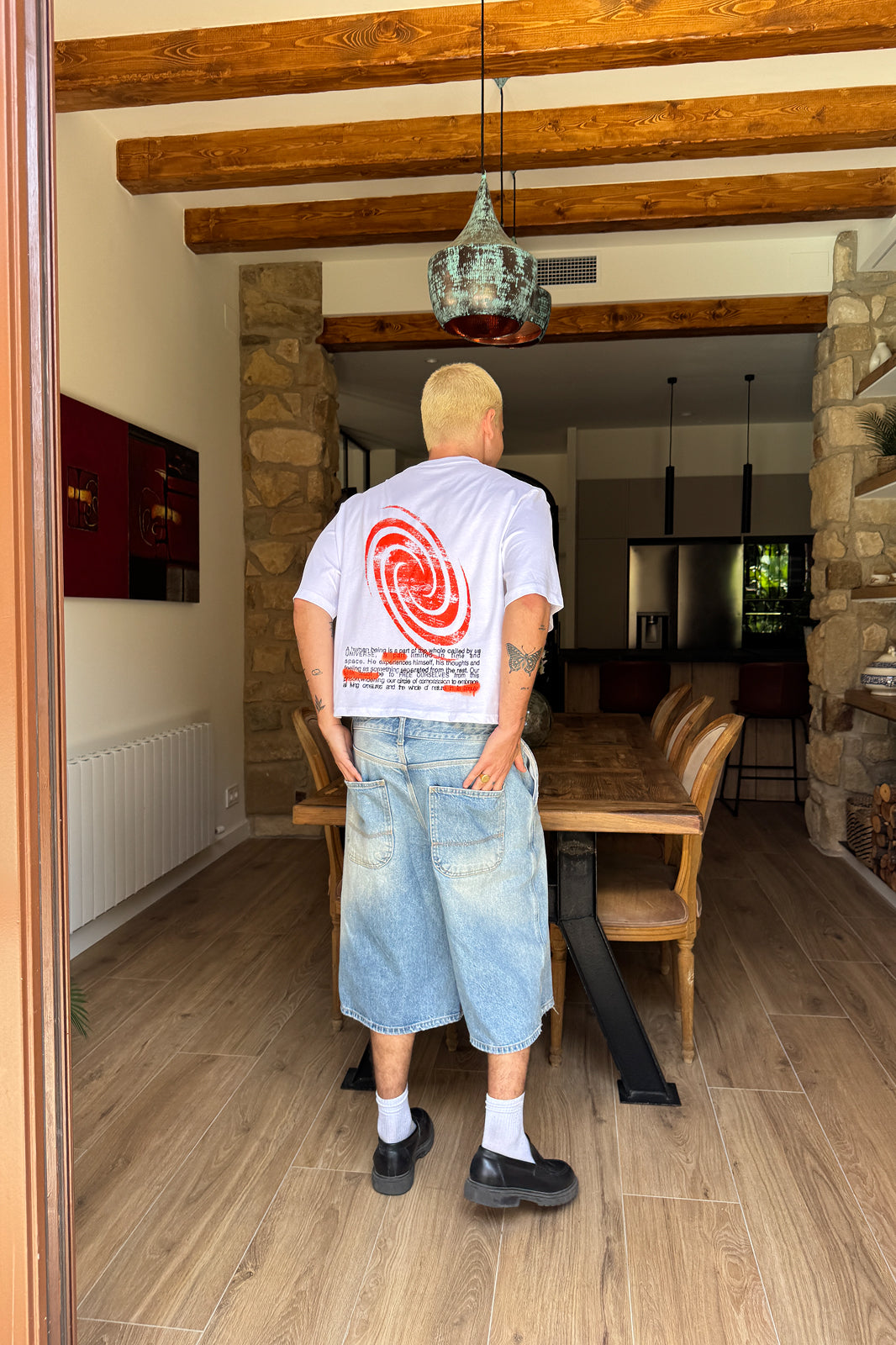 UNIVERSE TEE