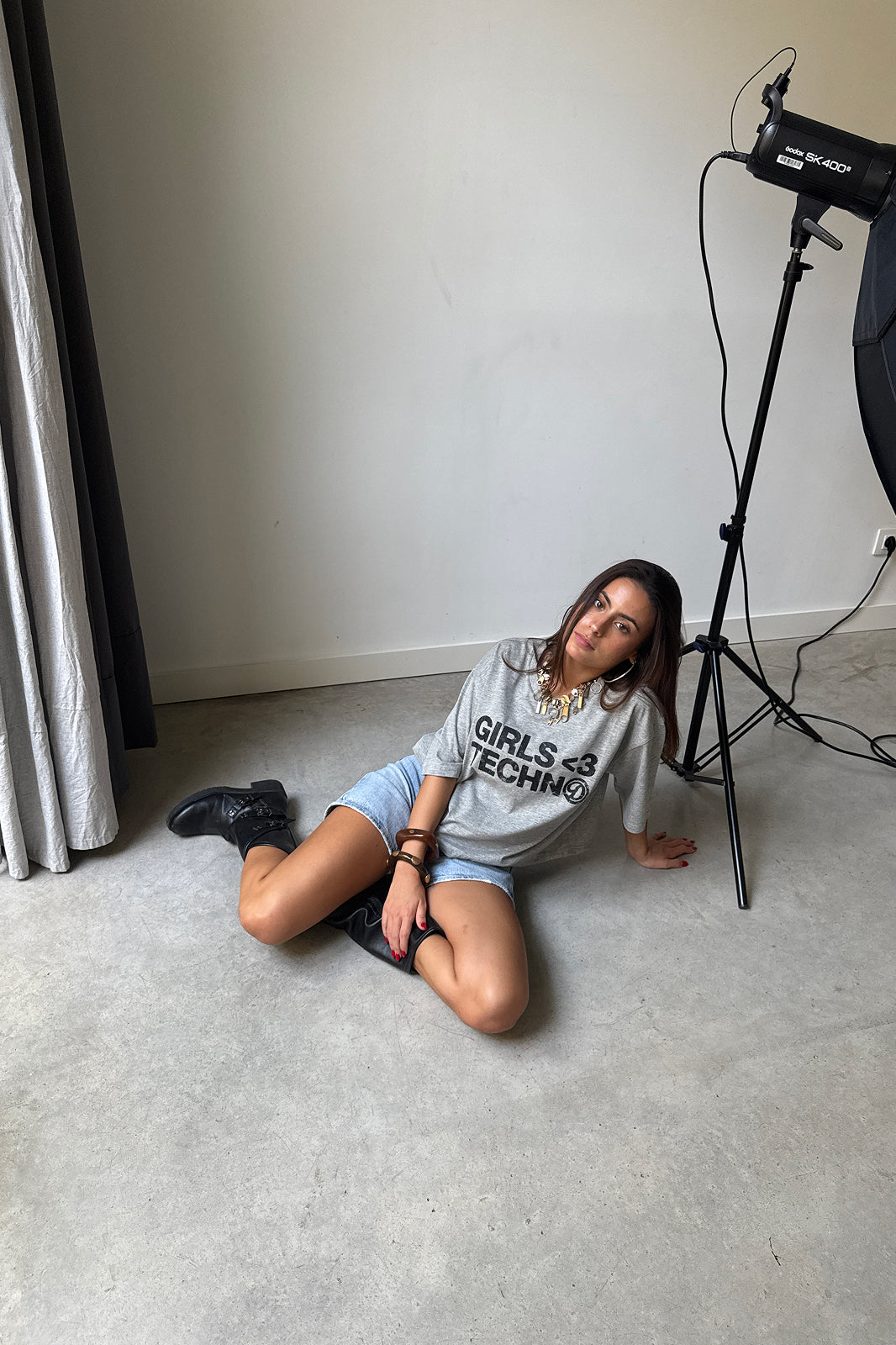 GIRLS <3 TECHNO TEE