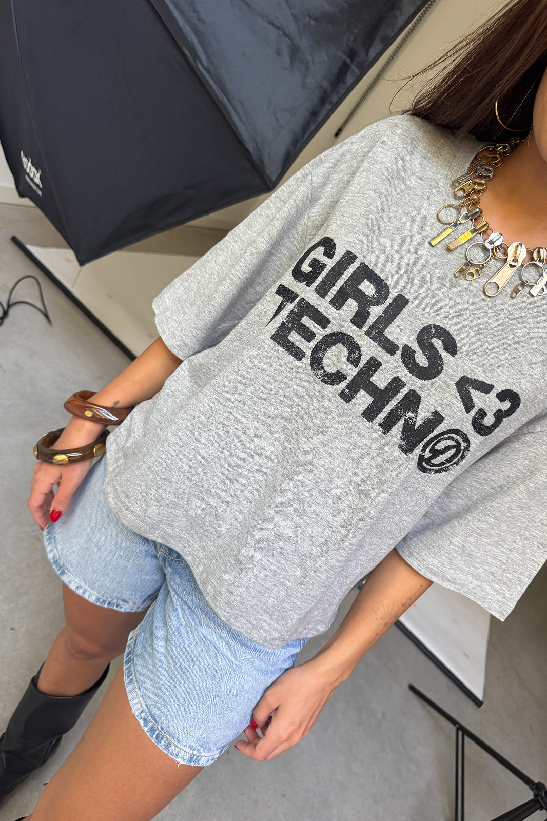 GIRLS <3 TECHNO TEE