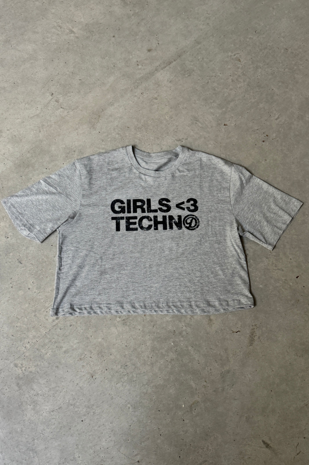 GIRLS <3 TECHNO TEE